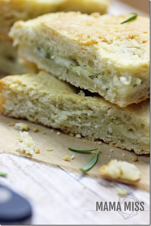 Cheesy Rosemary Focaccia | @mamamissblog #yeast #stuffedfocaccia #flatbread #bread