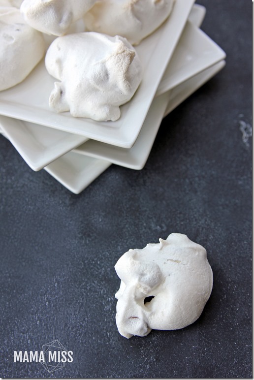 Forgotten Cookies | @mamamissblog #meringues #chocolatechip #sweets