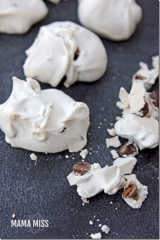 Forgotten Cookies | @mamamissblog #meringues #chocolatechip #sweets