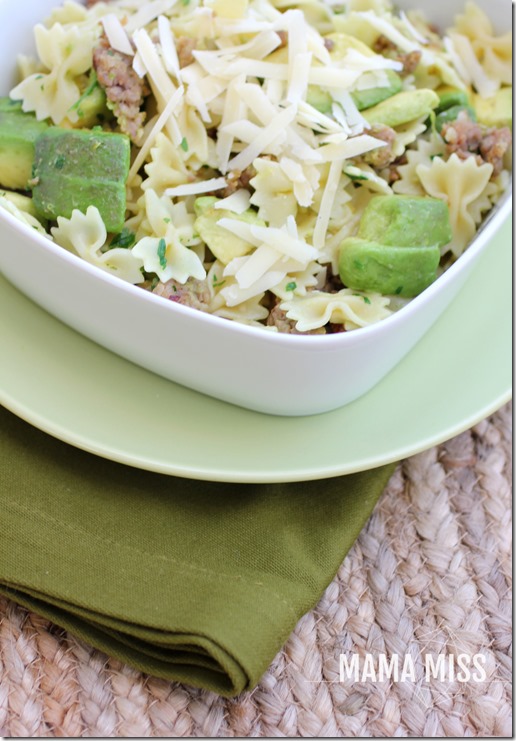 Farfalle with Sausage, Avocado, and Parmesan | @mamamissblog #easyweeknightmeal #pasta 