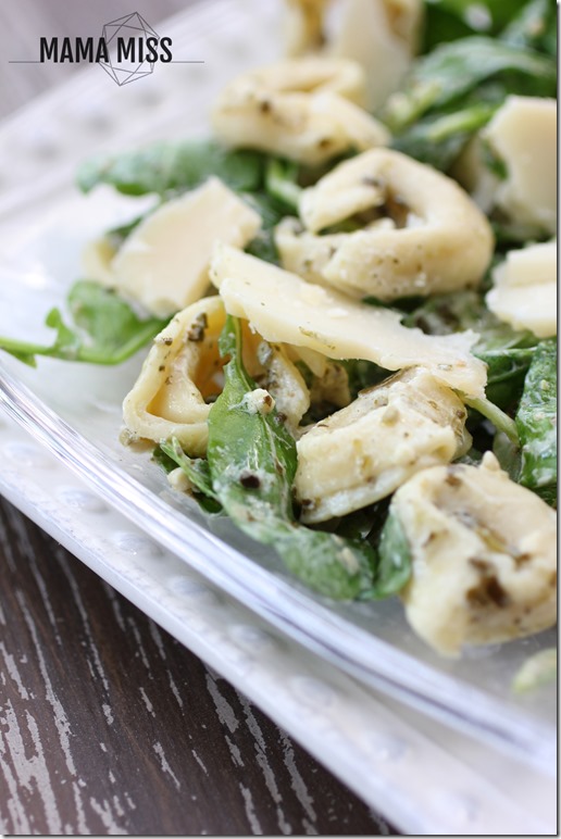 Arugula Tortellini Salad | @mamamissblog #quickmeal #simplemeal #kidfriendly #salad