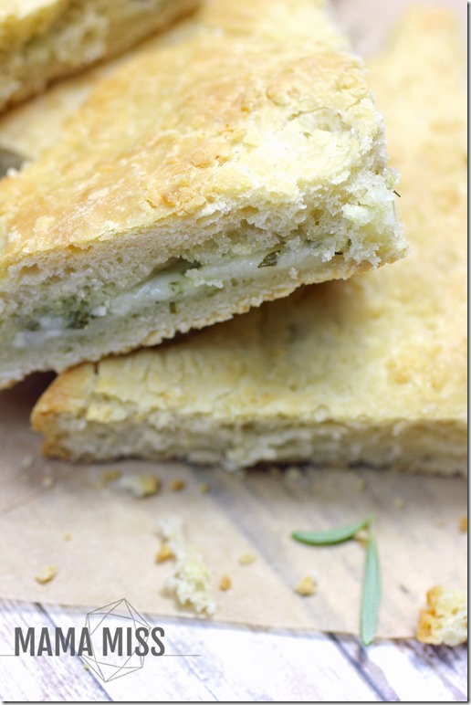 Cheesy Rosemary Focaccia | @mamamissblog #yeast #stuffedfocaccia #flatbread #bread