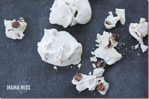 Forgotten Cookies | @mamamissblog #meringues #chocolatechip #sweets