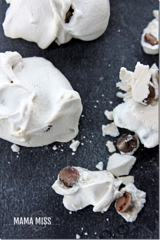 Forgotten Cookies | @mamamissblog #meringues #chocolatechip #sweets