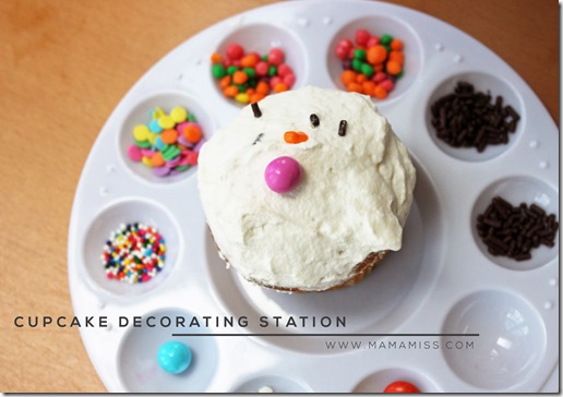 CUPCAKE DECORATING STATION | @mamamissblog #diy #cupcake #geniusidea #kidparty