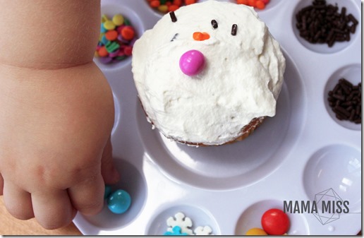 CUPCAKE DECORATING STATION | @mamamissblog #diy #cupcake #geniusidea #kidparty