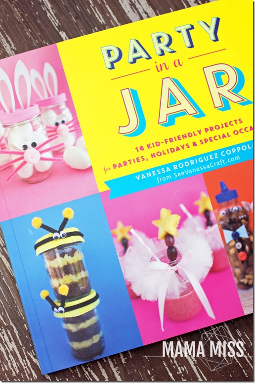 Dino Terrarium Jars | @mamamissblog #PartyInAJar #dinoparty #kidparty #masonjarcrafts