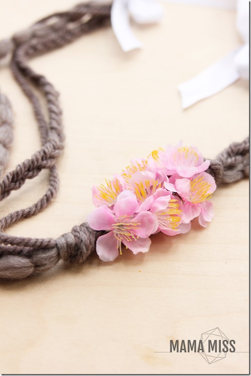 Peach Blossom Necklace | @mamamissblog #peachblossom #diy #‎bookingusa‬ #bookandcraft 