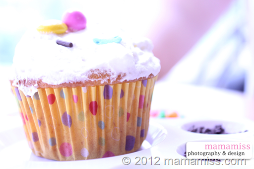 CUPCAKE DECORATING STATION | @mamamissblog #diy #cupcake #geniusidea #kidparty