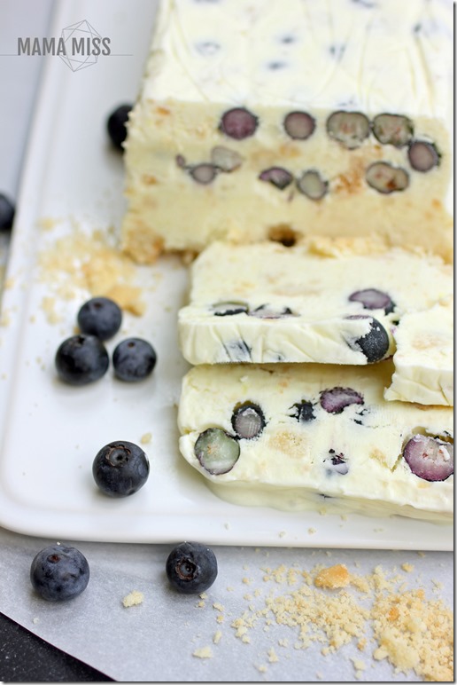 Lemon Blueberry Shortbread Semifreddo | @mamamissblog #semifreddo #icecream #summertreat #froyo