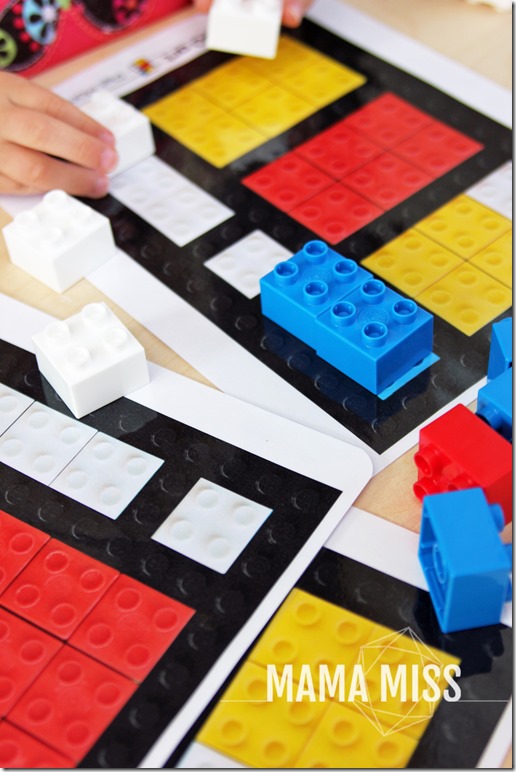 Piet Mondrian LEGO art | @mamamissblog #LEGO #DUPLO #modernartforkids #freeprintable