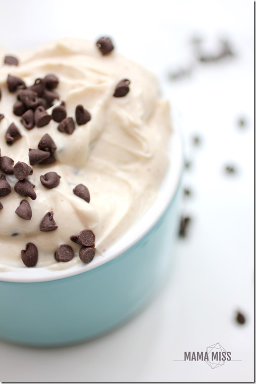 Cookie Dough Yogurt | @mamamissblog #cookiedough #sweettreats  #healthysnack