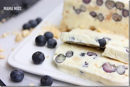 Lemon Blueberry Shortbread Semifreddo | @mamamissblog #semifreddo #icecream #summertreat #froyo