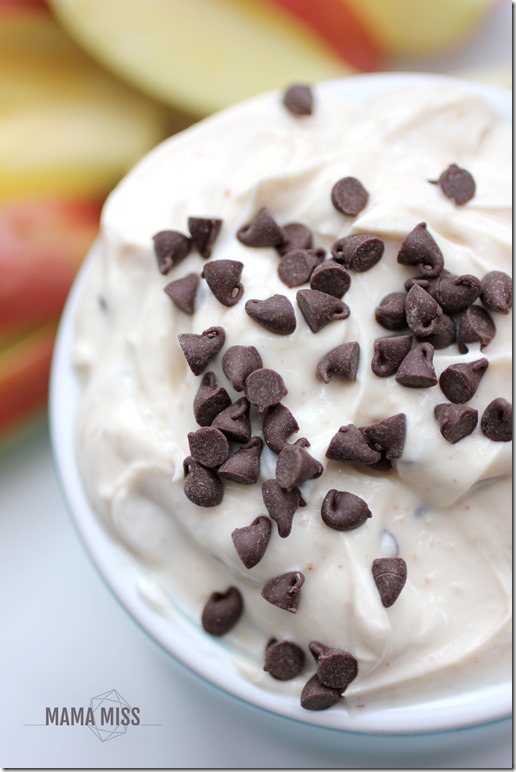 Cookie Dough Yogurt | @mamamissblog #cookiedough #sweettreats  #healthysnack