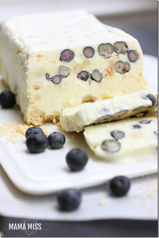 Lemon Blueberry Shortbread Semifreddo | @mamamissblog #semifreddo #icecream #summertreat #froyo