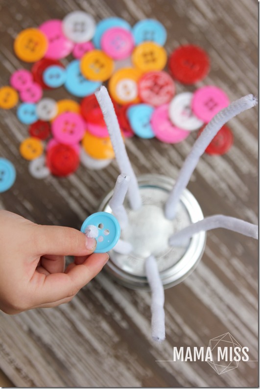 fine motor: Portable Button Play | @mamamissblog #finemotor #buttons #playmatters