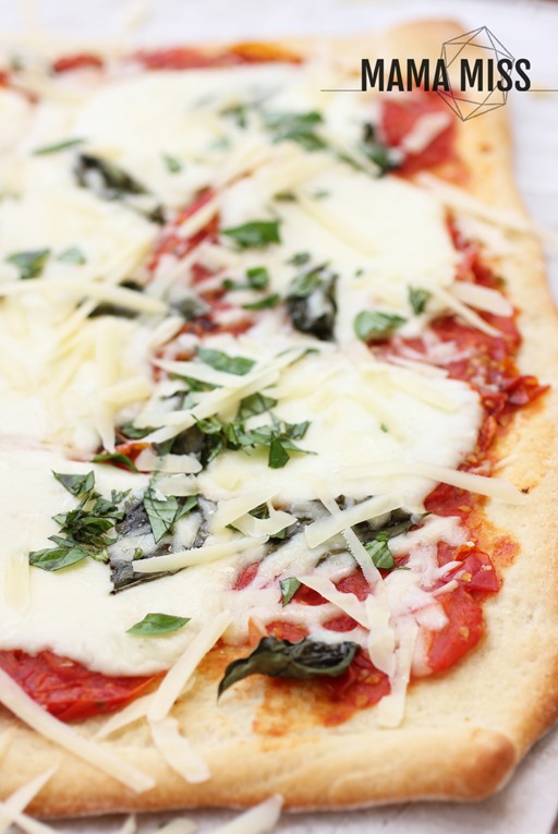 Roasted Tomato-Basil Pizza | @mamamissblog #pizza #dinnerdone #homemade