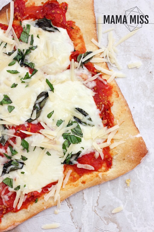 Roasted Tomato-Basil Pizza | @mamamissblog #pizza #dinnerdone #homemade
