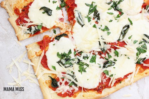 Roasted Tomato-Basil Pizza | @mamamissblog #pizza #dinnerdone #homemade