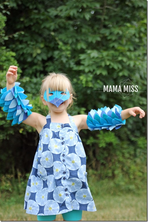 DIY Costume & Popcorn Bar | @mamamissblog #Rio2 #birdcostume #PopForRio2 #familymovienight #macaw