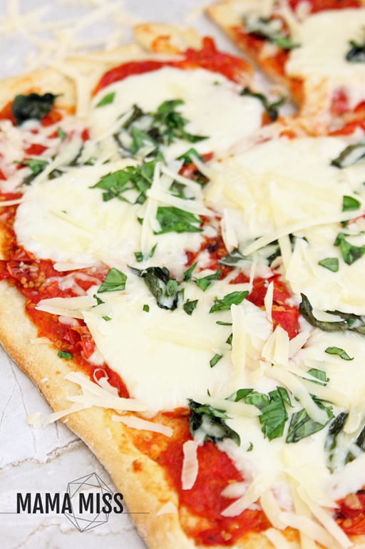 Roasted Tomato-Basil Pizza | @mamamissblog #pizza #dinnerdone #homemade