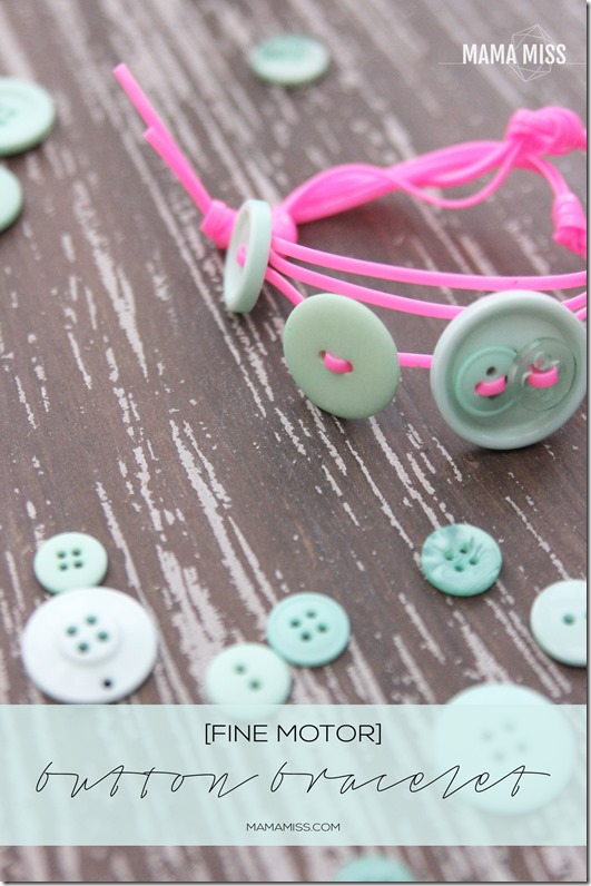 fine motor: Button Bracelet | @mamamissblog #finemotor #buttons #playmatters
