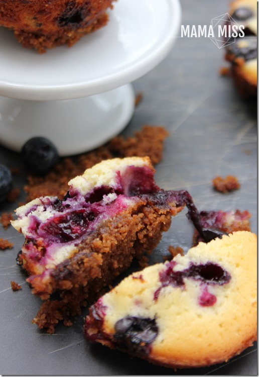 Blueberry Biscoff Custard Muffins | @mamamissblog #brunch #breakfast #muffinlove