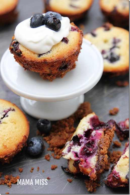 Blueberry Biscoff Custard Muffins | @mamamissblog #brunch #breakfast #muffinlove