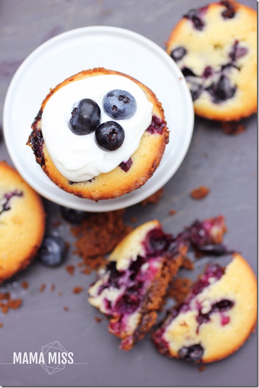 Blueberry Biscoff Custard Muffins | @mamamissblog #brunch #breakfast #muffinlove