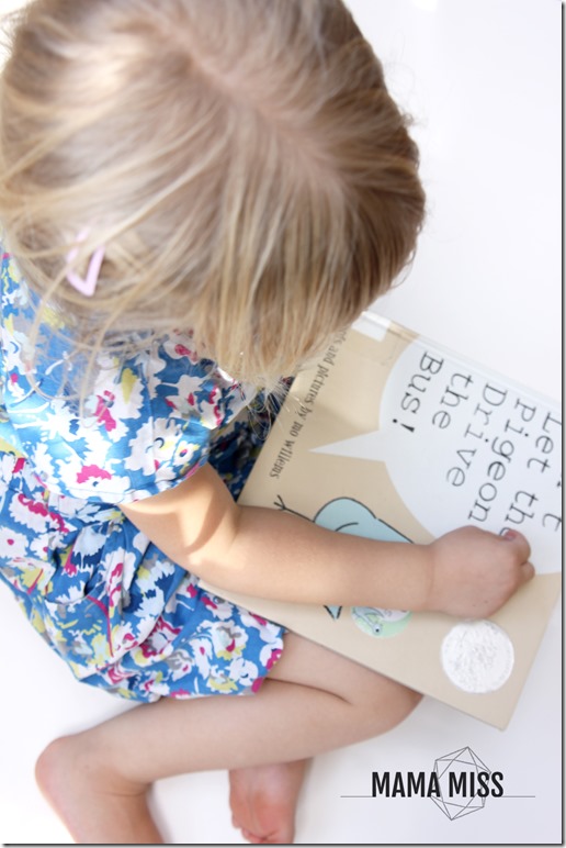 Inspired By Mo Willems – Pigeon Hand Print | @mamamissblog #‎vbcforkids‬ #literacyforlittles #bookandcraft #booksforkids