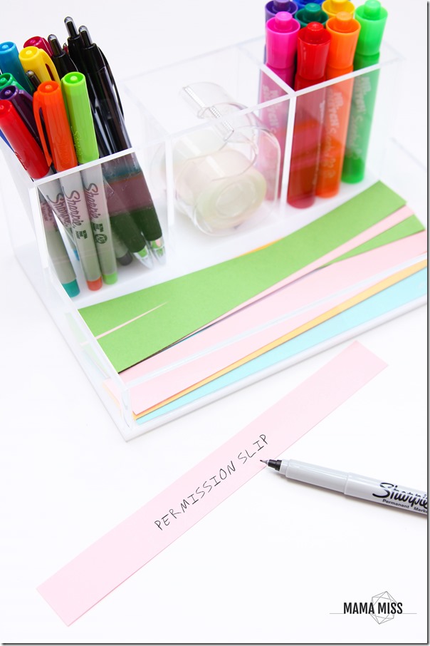 diy classroom: Reminder Bracelets | @mamamissblog #teachergift #backtoschool #sharpie #diy