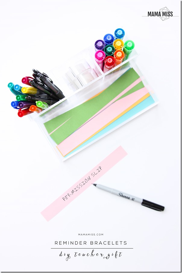 diy classroom: Reminder Bracelets | @mamamissblog #teachergift #backtoschool #sharpie #diy