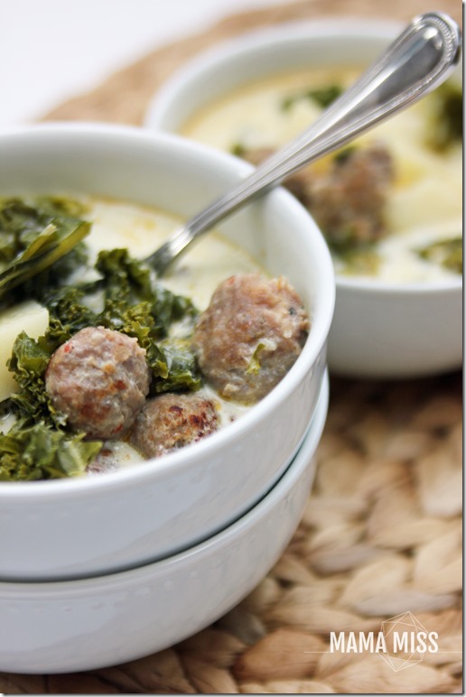 Zuppa Toscana Soup - sausage, kale, russet potatoes - a hearty veggie filled soup perfect for a cool day | @mamamissblog #zuppatoscana #soup