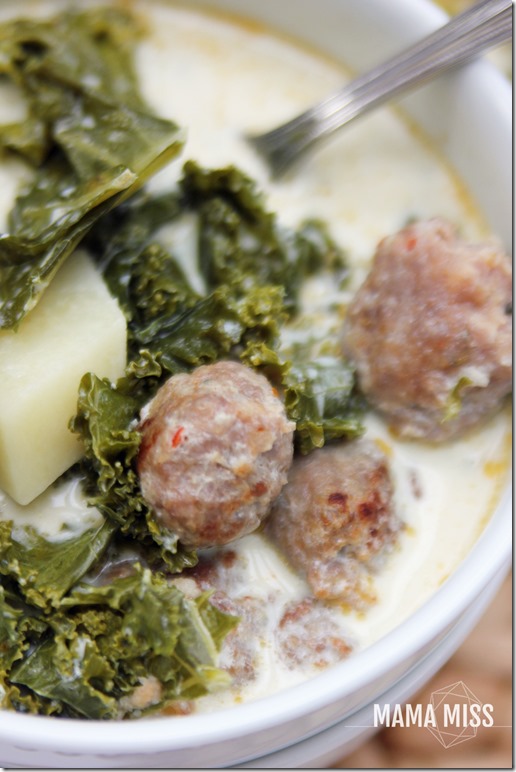 Zuppa Toscana Soup - sausage, kale, russet potatoes - a hearty veggie filled soup perfect for a cool day | @mamamissblog #zuppatoscana #soup