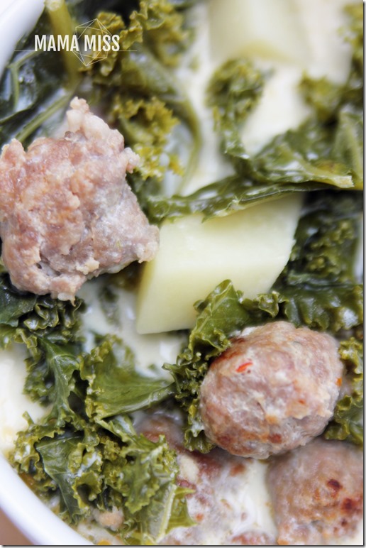 Zuppa Toscana Soup - sausage, kale, russet potatoes - a hearty veggie filled soup perfect for a cool day | @mamamissblog #zuppatoscana #soup