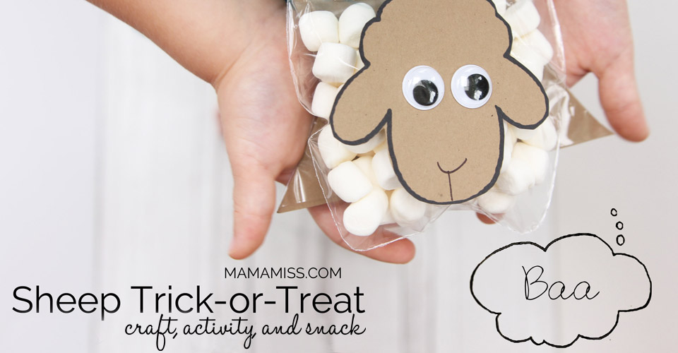 Sheep Trick or Treat (craft, activity, and snack) | @mamamissblog #halloween #bookandcraft #readandplay