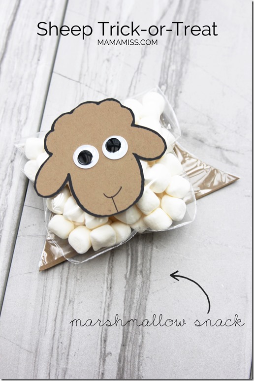 Sheep Trick or Treat (craft, activity, and snack) | @mamamissblog #halloween #bookandcraft #readandplay