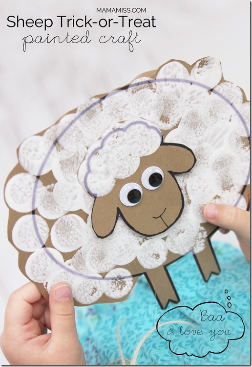 Sheep Trick or Treat (craft, activity, and snack) | @mamamissblog #halloween #bookandcraft #readandplay