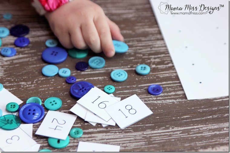 Inspired by Pete The Cat - Button Counting, Graphing, and Sorting with FREE PRINTABLE! | @mamamissblog ‪#‎vbcforkids‬ #bookactivities