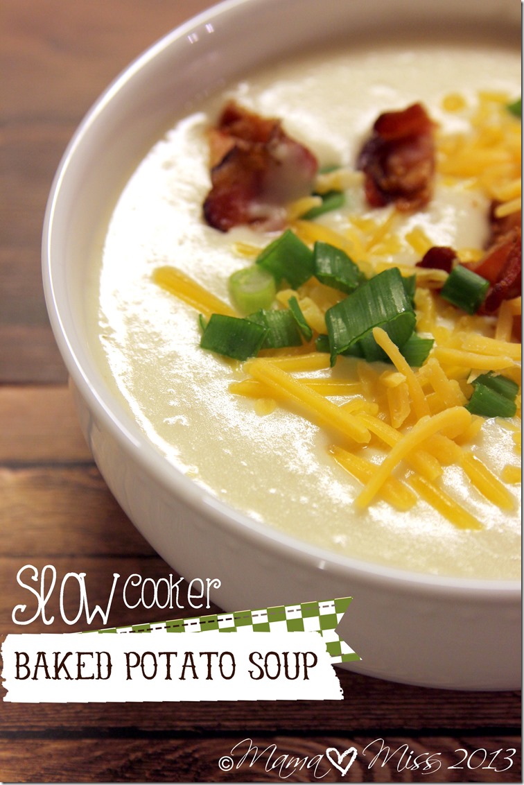 Slow Cooker Baked Potato Soup | @mamamissblog #slowcooker #bakedpotato #soup