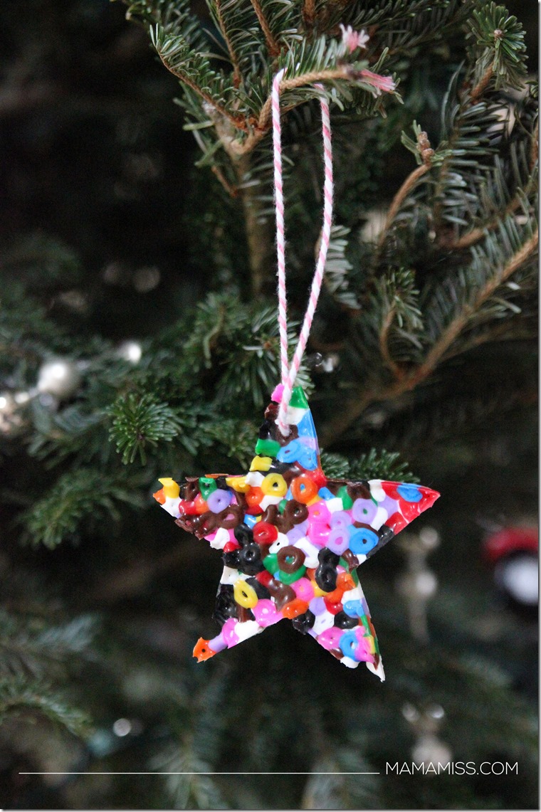 Melted Bead Ornament to go along with the children's book "Santa's New Jet" - Let's READ & CRAFT!   | @mamamissblog #KidMadeOrnaments #KidMadeChristmas