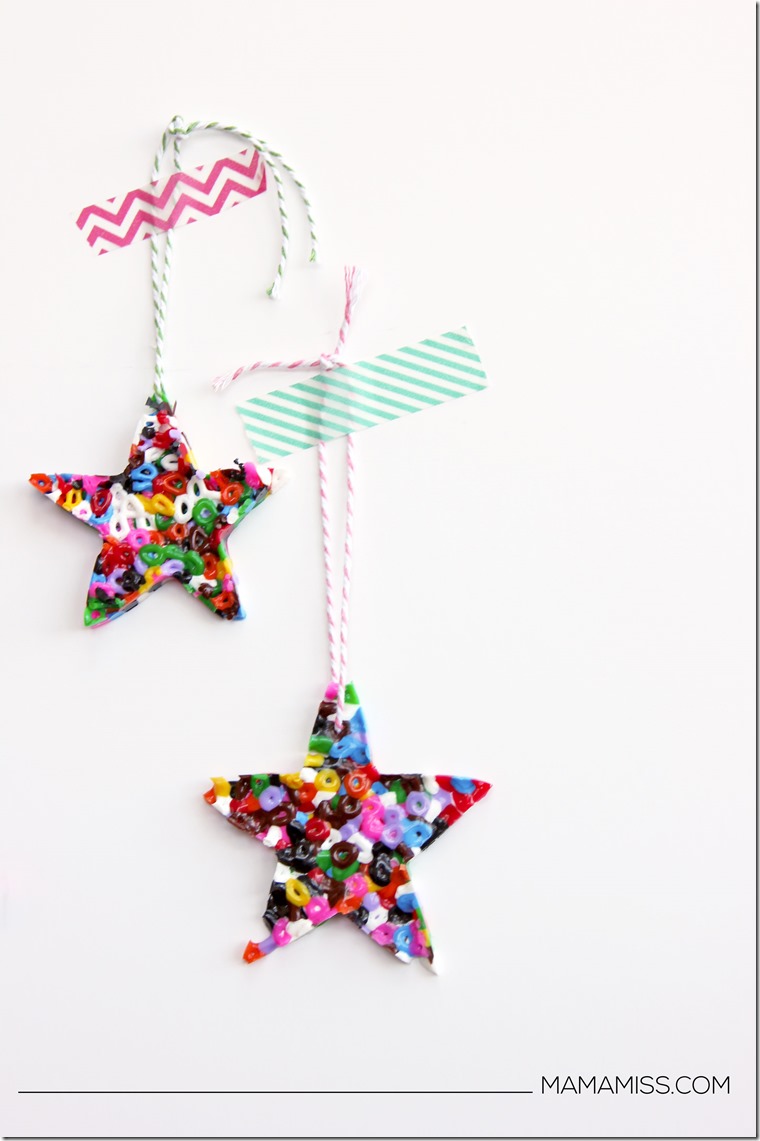 Melted Bead Ornament to go along with the children's book "Santa's New Jet" - Let's READ & CRAFT!   | @mamamissblog #KidMadeOrnaments #KidMadeChristmas