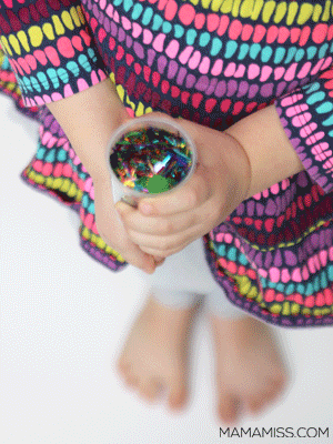 Confetti Party Popper - a super easy & super fun DIY! | @mamamissblog
