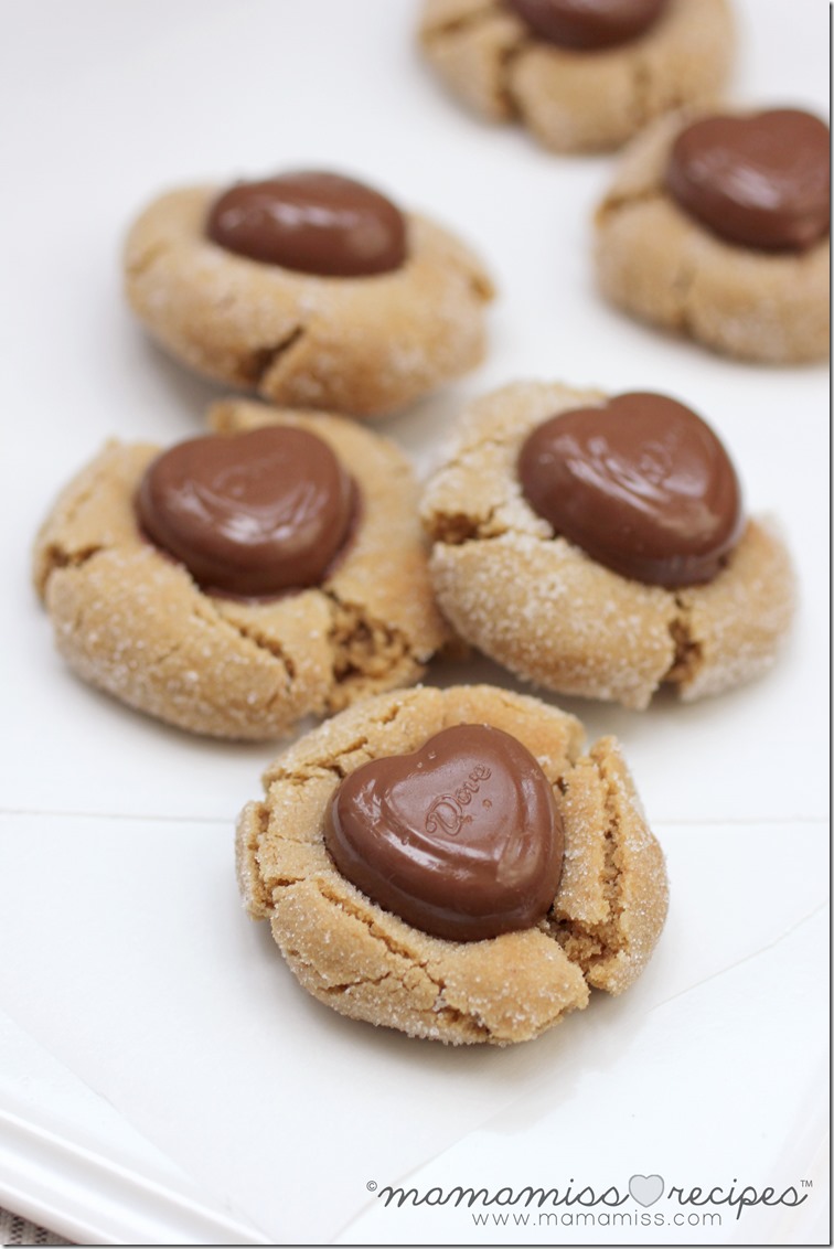 Peanut-Butter and Chocolate Heart Cookies | @mamamissblog #peanutbutter #valentinesdaytreats #classiccookie #dovechocolates