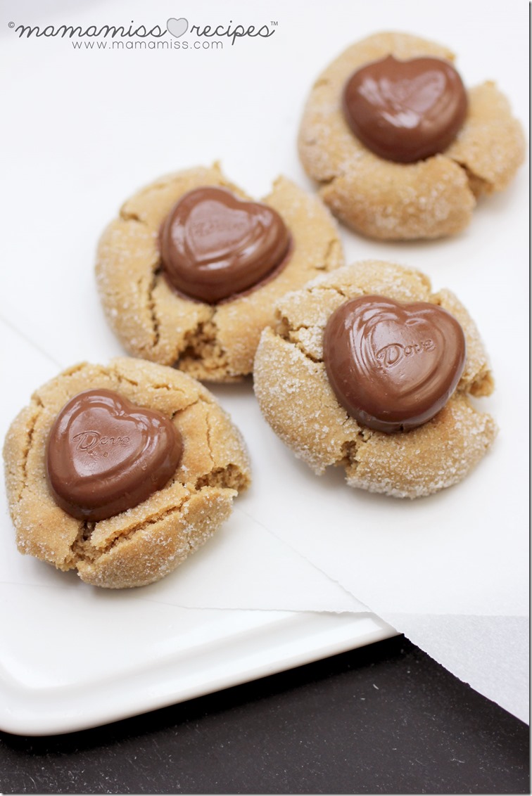 Peanut-Butter and Chocolate Heart Cookies | @mamamissblog #peanutbutter #valentinesdaytreats #classiccookie #dovechocolates