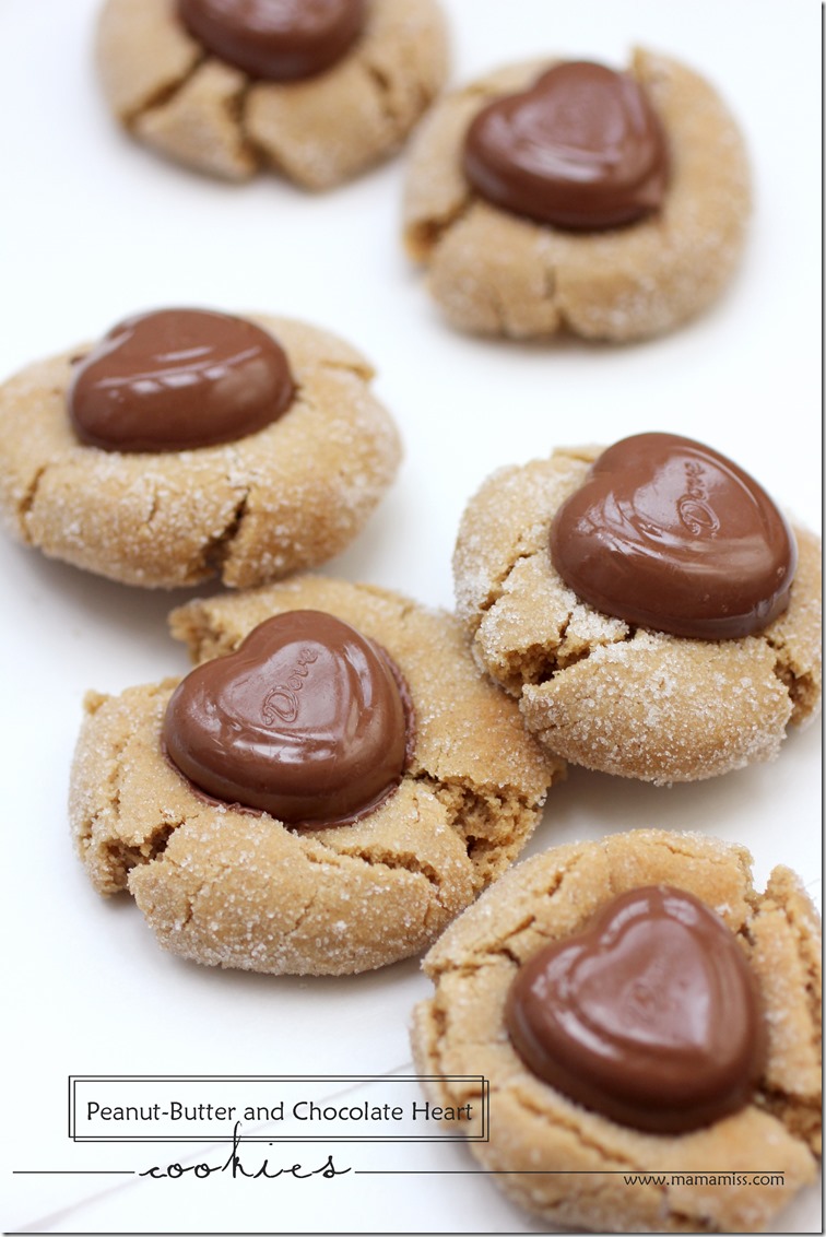 Peanut-Butter and Chocolate Heart Cookies | @mamamissblog #peanutbutter #valentinesdaytreats #classiccookie #dovechocolates