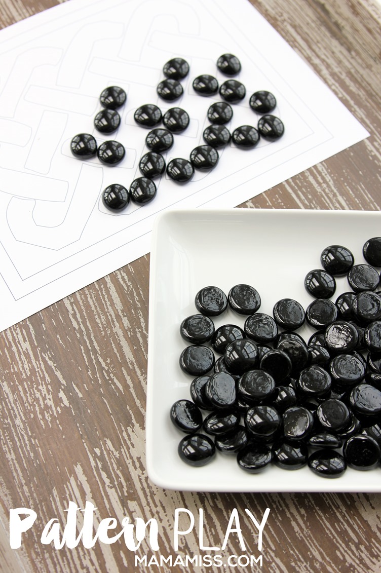 Reinforce your counting, while building critical thinking skills and developing visual discrimination, with these two math activities to accompany the book Ten Black Dots // @mamamissblog