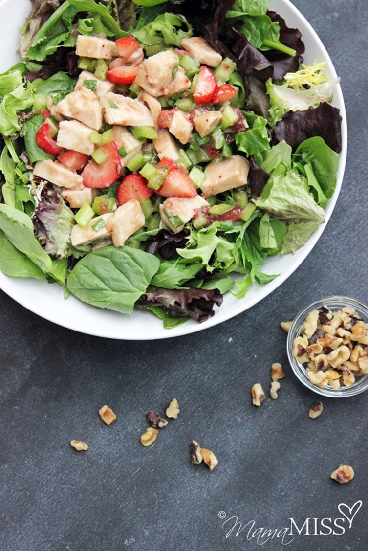 Strawberry-Chicken Salad - This yummy strawberry salad is the perfect addition to your summer meal plans. Lite and filling - it's sure to sweeten your plate. From @mamamissblog