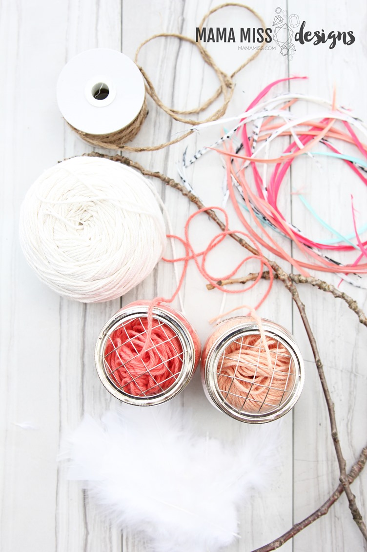 These whimsical Woodland Dream Catchers are sure to help your little one chase away bad dreams. from @mamamissblog