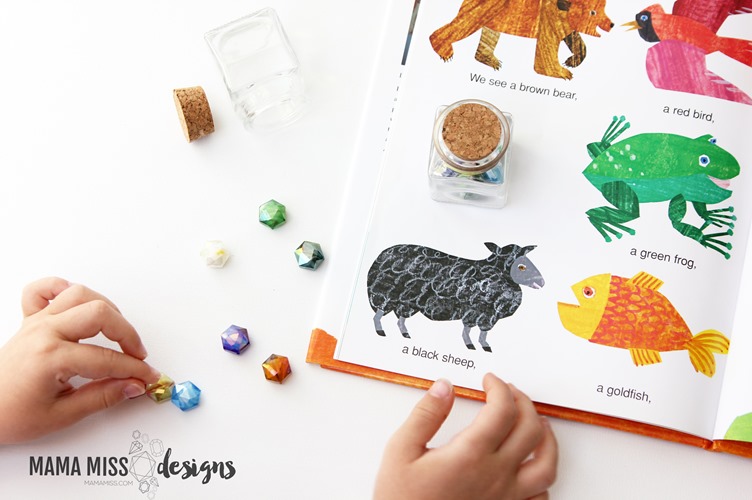 STORY TELLING BEADS - explore a fun story telling technique while practicing colors, memorization, and reading to accompany the book Brown Bear, Brown Bear, What Do You See by Bill Martin Jr. from @mamamissblog